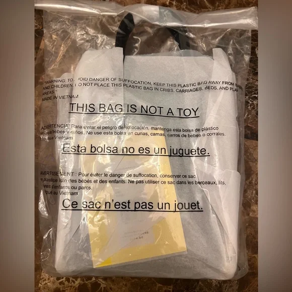 - Marc Jacobs Black Tote Bag ‼️NEW - Picture 8 of 16